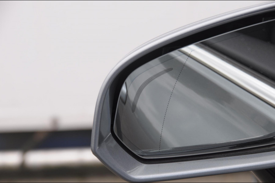 Volvo V60 T5 250PK Automaat Momentum / Adaptieve cruise control / Trekhaak / BLIS / 19" velgen / Elektrische achterklep / Stoel - en stuurwielverwarming / Lederen bekleding