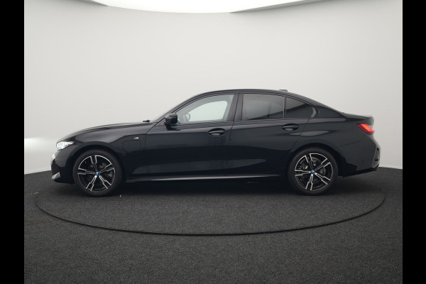 BMW 3-serie 330e M Sport Plug In Hybrid 293pk PHEV | Widescreen Navi | Head Up | Alcantara Sportstoelen Verwarmd | Sfeerverlichting | Camera | BLIS | Keyless |