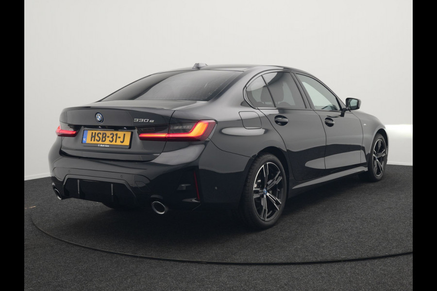 BMW 3-serie 330e M Sport Plug In Hybrid 293pk PHEV | Widescreen Navi | Head Up | Alcantara Sportstoelen Verwarmd | Sfeerverlichting | Camera | BLIS | Keyless |