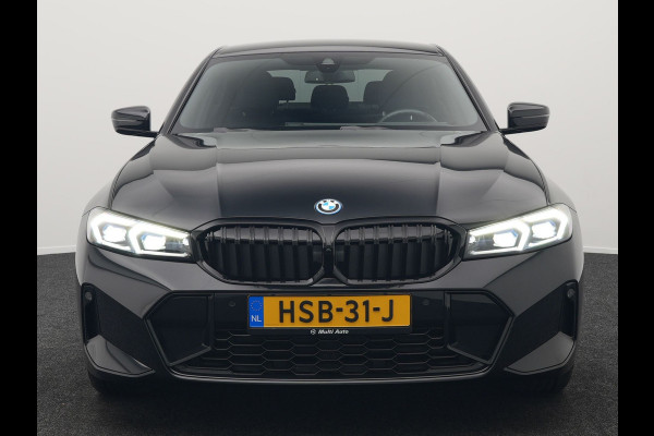 BMW 3-serie 330e M Sport Plug In Hybrid 293pk PHEV | Widescreen Navi | Head Up | Alcantara Sportstoelen Verwarmd | Sfeerverlichting | Camera | BLIS | Keyless |