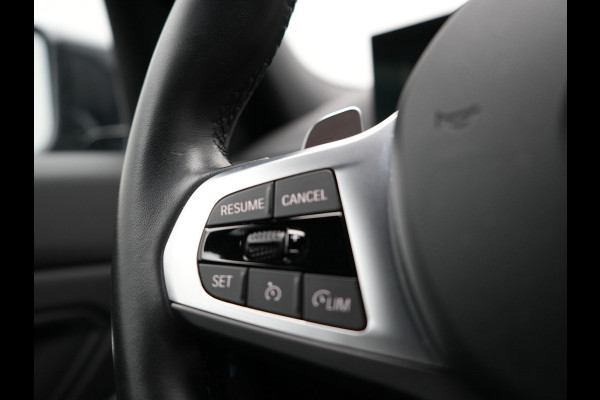 BMW 3-serie 330e M Sport Plug In Hybrid 293pk PHEV | Widescreen Navi | Head Up | Alcantara Sportstoelen Verwarmd | Sfeerverlichting | Camera | BLIS | Keyless |