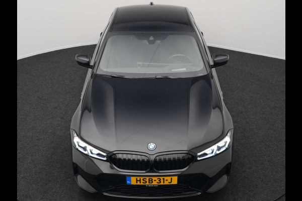 BMW 3-serie 330e M Sport Plug In Hybrid 293pk PHEV | Widescreen Navi | Head Up | Alcantara Sportstoelen Verwarmd | Sfeerverlichting | Camera | BLIS | Keyless |