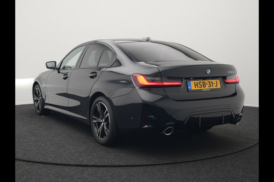 BMW 3-serie 330e M Sport Plug In Hybrid 293pk PHEV | Widescreen Navi | Head Up | Alcantara Sportstoelen Verwarmd | Sfeerverlichting | Camera | BLIS | Keyless |