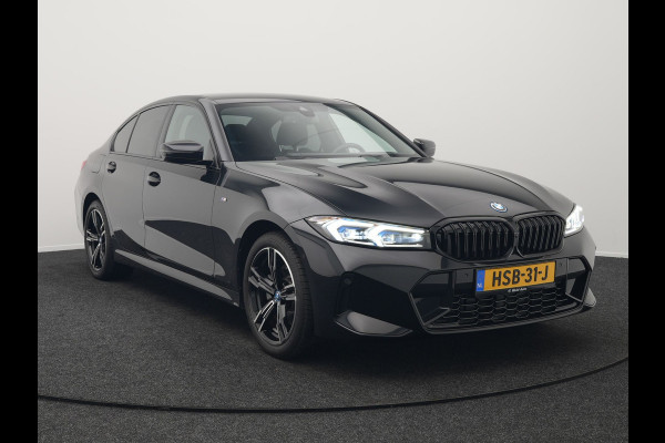 BMW 3-serie 330e M Sport Plug In Hybrid 293pk PHEV | Widescreen Navi | Head Up | Alcantara Sportstoelen Verwarmd | Sfeerverlichting | Camera | BLIS | Keyless |