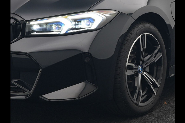 BMW 3-serie 330e M Sport Plug In Hybrid 293pk PHEV | Widescreen Navi | Head Up | Alcantara Sportstoelen Verwarmd | Sfeerverlichting | Camera | BLIS | Keyless |