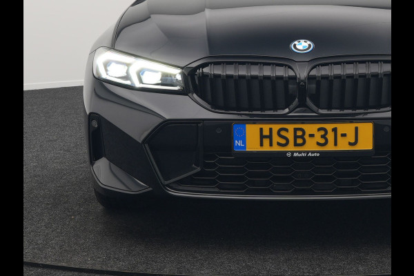 BMW 3-serie 330e M Sport Plug In Hybrid 293pk PHEV | Widescreen Navi | Head Up | Alcantara Sportstoelen Verwarmd | Sfeerverlichting | Camera | BLIS | Keyless |