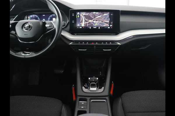 Škoda Octavia 1.4 TSI iV PHEV Business Edition | Camera | Trekhaak | Sfeerverlichting | Carplay | Navigatie | Verwarmde voorruit | Climate control | Cruise control