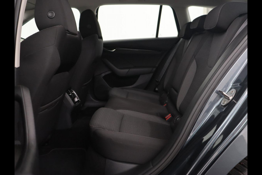 Škoda Octavia 1.4 TSI iV PHEV Business Edition | Camera | Trekhaak | Sfeerverlichting | Carplay | Navigatie | Verwarmde voorruit | Climate control | Cruise control