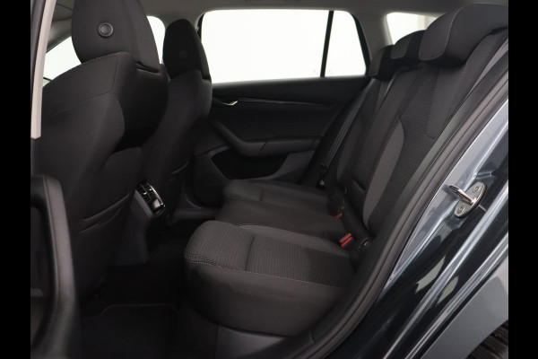 Škoda Octavia 1.4 TSI iV PHEV Business Edition | Camera | Trekhaak | Sfeerverlichting | Carplay | Navigatie | Verwarmde voorruit | Climate control | Cruise control