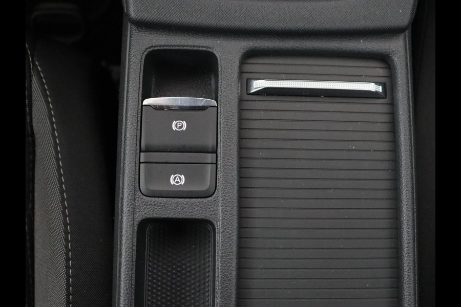 Škoda Octavia 1.4 TSI iV PHEV Business Edition | Camera | Trekhaak | Sfeerverlichting | Carplay | Navigatie | Verwarmde voorruit | Climate control | Cruise control