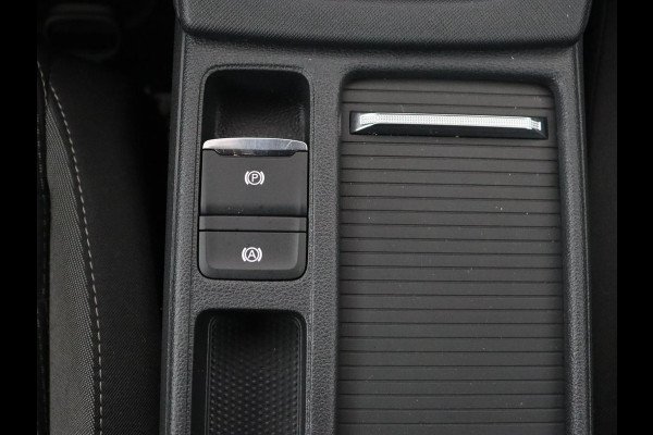 Škoda Octavia 1.4 TSI iV PHEV Business Edition | Camera | Trekhaak | Sfeerverlichting | Carplay | Navigatie | Verwarmde voorruit | Climate control | Cruise control