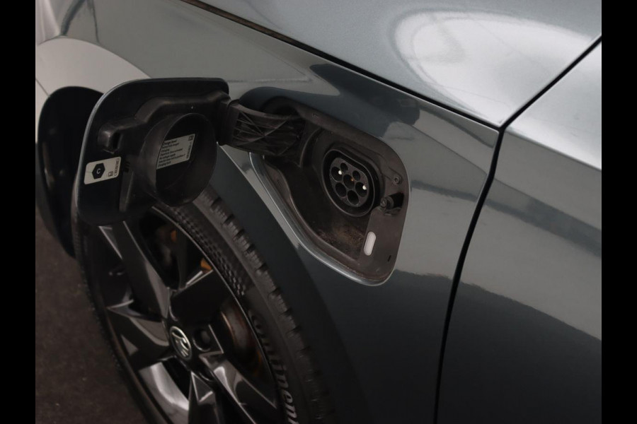 Škoda Octavia 1.4 TSI iV PHEV Business Edition | Camera | Trekhaak | Sfeerverlichting | Carplay | Navigatie | Verwarmde voorruit | Climate control | Cruise control