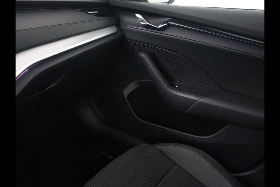 Škoda Octavia 1.4 TSI iV PHEV Business Edition | Camera | Trekhaak | Sfeerverlichting | Carplay | Navigatie | Verwarmde voorruit | Climate control | Cruise control