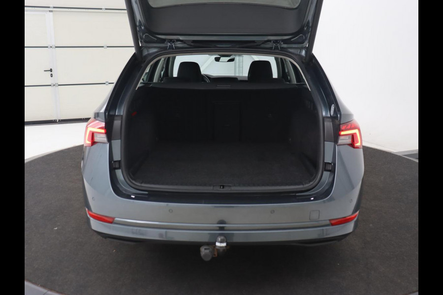 Škoda Octavia 1.4 TSI iV PHEV Business Edition | Camera | Trekhaak | Sfeerverlichting | Carplay | Navigatie | Verwarmde voorruit | Climate control | Cruise control