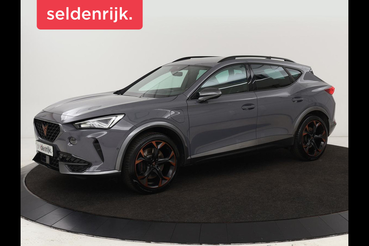 CUPRA Formentor 1.4 e-Hybrid VZ | 245pk | Stoel & stuurverwarming | Carplay | Camera | Adaptive cruise | Navigatie | Sfeerverlichting | Keyless | Full LED | PHEV