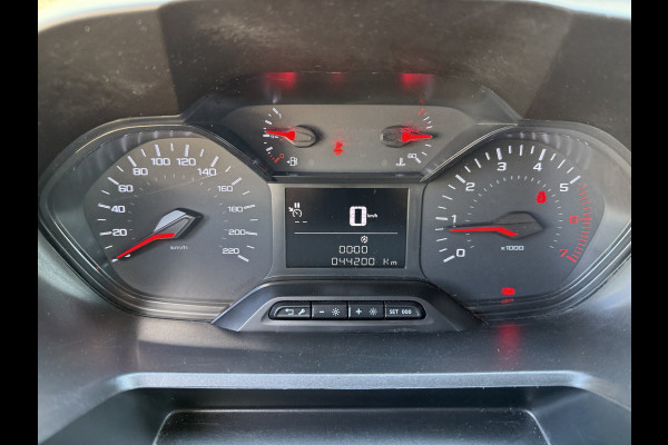 Peugeot Partner 1.2 PureTech 111PK Benzine Premium EMISSIE VRIJE ZONE/ Navigatiesysteem/cruise control/CarPlay Peugeot Partner 1.2 PureTech 111PK Benzine Premium EMISSIE VRIJE ZONE/ Navigatiesysteem/cruise control/CarPlay