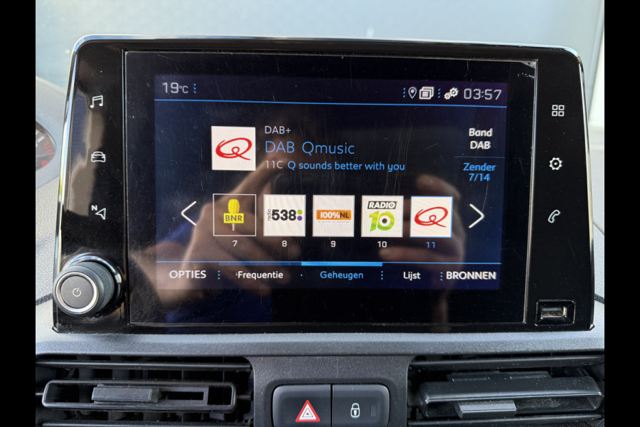 Peugeot Partner 1.2 PureTech 111PK Benzine Premium EMISSIE VRIJE ZONE/ Navigatiesysteem/cruise control/CarPlay Peugeot Partner 1.2 PureTech 111PK Benzine Premium EMISSIE VRIJE ZONE/ Navigatiesysteem/cruise control/CarPlay