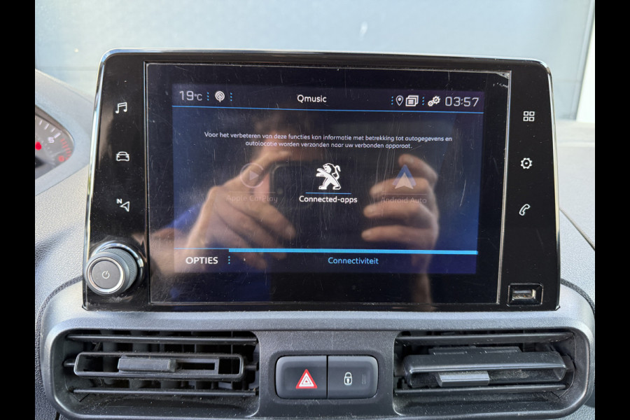 Peugeot Partner 1.2 PureTech 111PK Benzine Premium EMISSIE VRIJE ZONE/ Navigatiesysteem/cruise control/CarPlay Peugeot Partner 1.2 PureTech 111PK Benzine Premium EMISSIE VRIJE ZONE/ Navigatiesysteem/cruise control/CarPlay