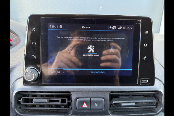 Peugeot Partner 1.2 PureTech 111PK Benzine Premium EMISSIE VRIJE ZONE/ Navigatiesysteem/cruise control/CarPlay Peugeot Partner 1.2 PureTech 111PK Benzine Premium EMISSIE VRIJE ZONE/ Navigatiesysteem/cruise control/CarPlay