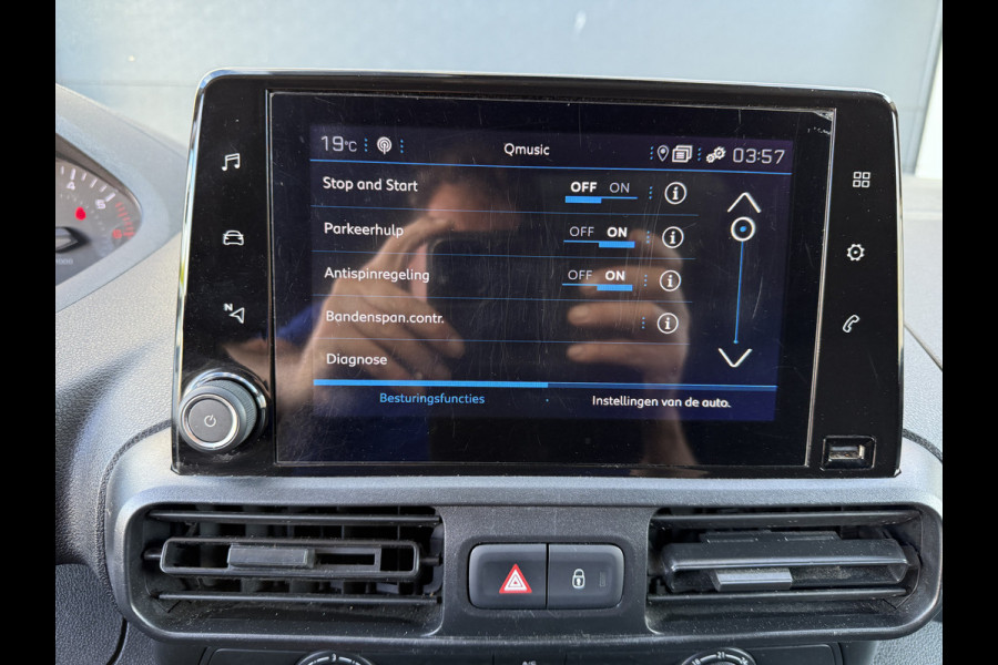 Peugeot Partner 1.2 PureTech 111PK Benzine Premium EMISSIE VRIJE ZONE/ Navigatiesysteem/cruise control/CarPlay Peugeot Partner 1.2 PureTech 111PK Benzine Premium EMISSIE VRIJE ZONE/ Navigatiesysteem/cruise control/CarPlay