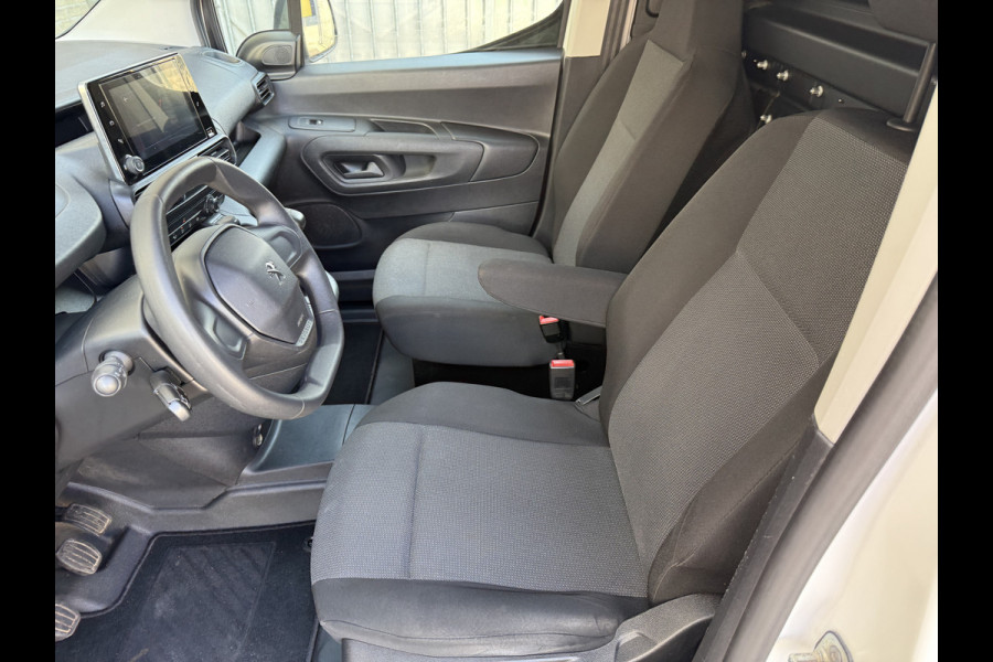 Peugeot Partner 1.2 PureTech 111PK Benzine Premium EMISSIE VRIJE ZONE/ Navigatiesysteem/cruise control/CarPlay Peugeot Partner 1.2 PureTech 111PK Benzine Premium EMISSIE VRIJE ZONE/ Navigatiesysteem/cruise control/CarPlay