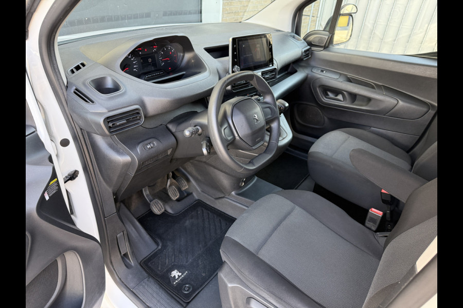 Peugeot Partner 1.2 PureTech 111PK Benzine Premium EMISSIE VRIJE ZONE/ Navigatiesysteem/cruise control/CarPlay Peugeot Partner 1.2 PureTech 111PK Benzine Premium EMISSIE VRIJE ZONE/ Navigatiesysteem/cruise control/CarPlay