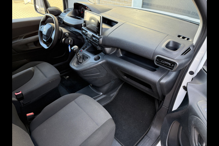 Peugeot Partner 1.2 PureTech 111PK Benzine Premium EMISSIE VRIJE ZONE/ Navigatiesysteem/cruise control/CarPlay Peugeot Partner 1.2 PureTech 111PK Benzine Premium EMISSIE VRIJE ZONE/ Navigatiesysteem/cruise control/CarPlay