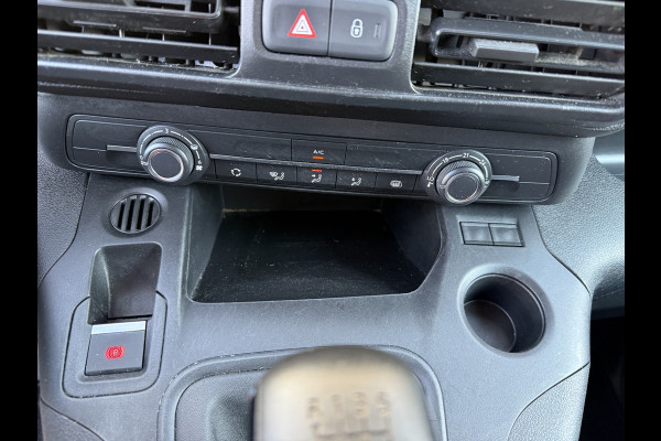 Peugeot Partner 1.2 PureTech 111PK Benzine Premium EMISSIE VRIJE ZONE/ Navigatiesysteem/cruise control/CarPlay Peugeot Partner 1.2 PureTech 111PK Benzine Premium EMISSIE VRIJE ZONE/ Navigatiesysteem/cruise control/CarPlay