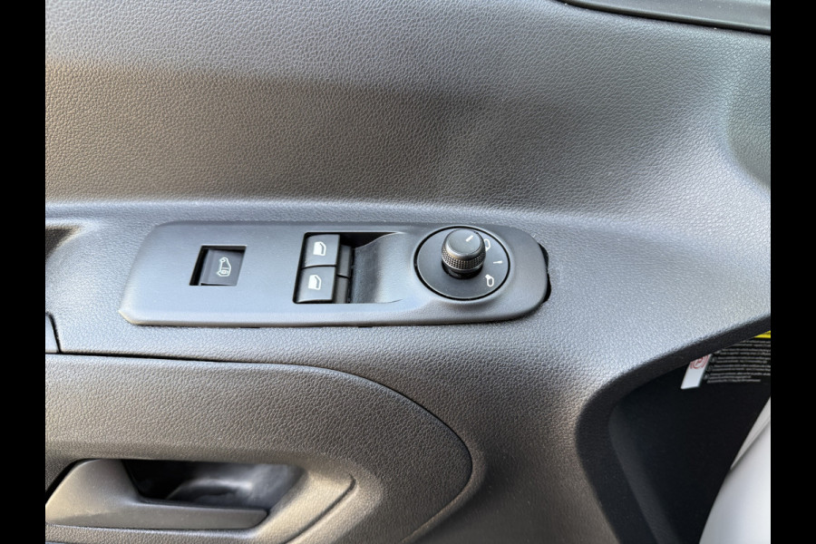 Peugeot Partner 1.2 PureTech 111PK Benzine Premium EMISSIE VRIJE ZONE/ Navigatiesysteem/cruise control/CarPlay Peugeot Partner 1.2 PureTech 111PK Benzine Premium EMISSIE VRIJE ZONE/ Navigatiesysteem/cruise control/CarPlay