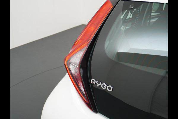 Toyota Aygo 1.0 VVT-i 5Drs Airco Cruise Control Led X-Fun Bluetooth Carkit Isofix