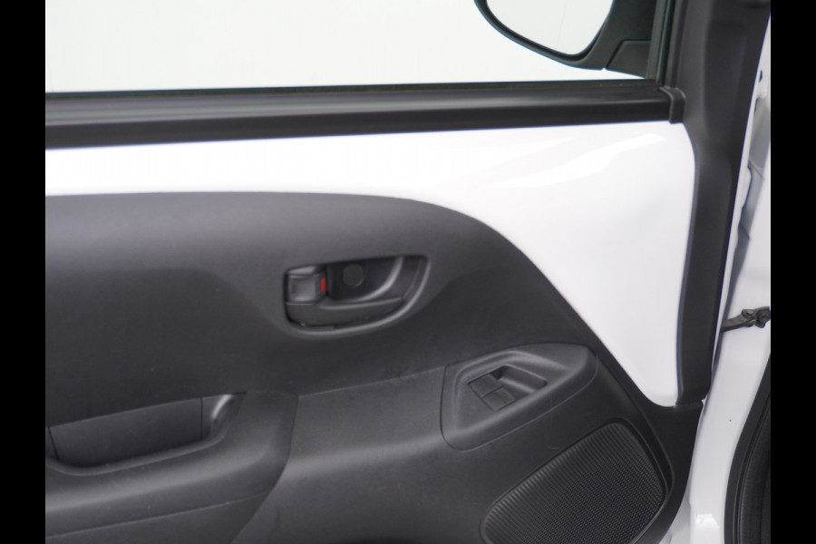 Toyota Aygo 1.0 VVT-i 5Drs Airco Cruise Control Led X-Fun Bluetooth Carkit Isofix