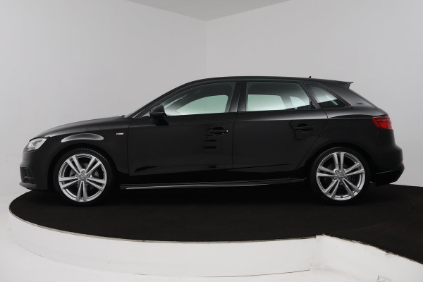 Audi A3 Sportback 35 TFSI CoD Advance Sport (STOELVERWARMING, DIGITALE COCKPIT, AUTOMAAT, NAVIGATIE, PARKEERSENSOREN)