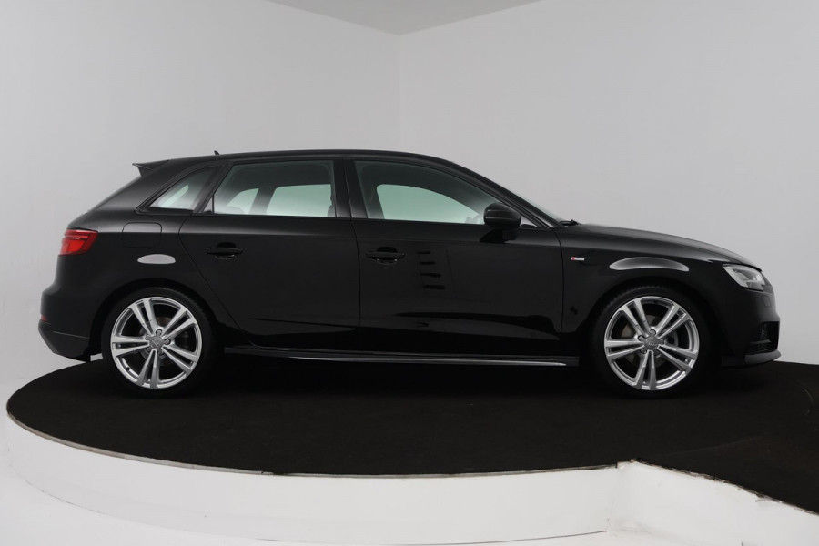 Audi A3 Sportback 35 TFSI CoD Advance Sport (STOELVERWARMING, DIGITALE COCKPIT, AUTOMAAT, NAVIGATIE, PARKEERSENSOREN)