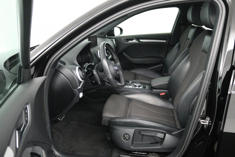 Audi A3 Sportback 35 TFSI CoD Advance Sport (STOELVERWARMING, DIGITALE COCKPIT, AUTOMAAT, NAVIGATIE, PARKEERSENSOREN)