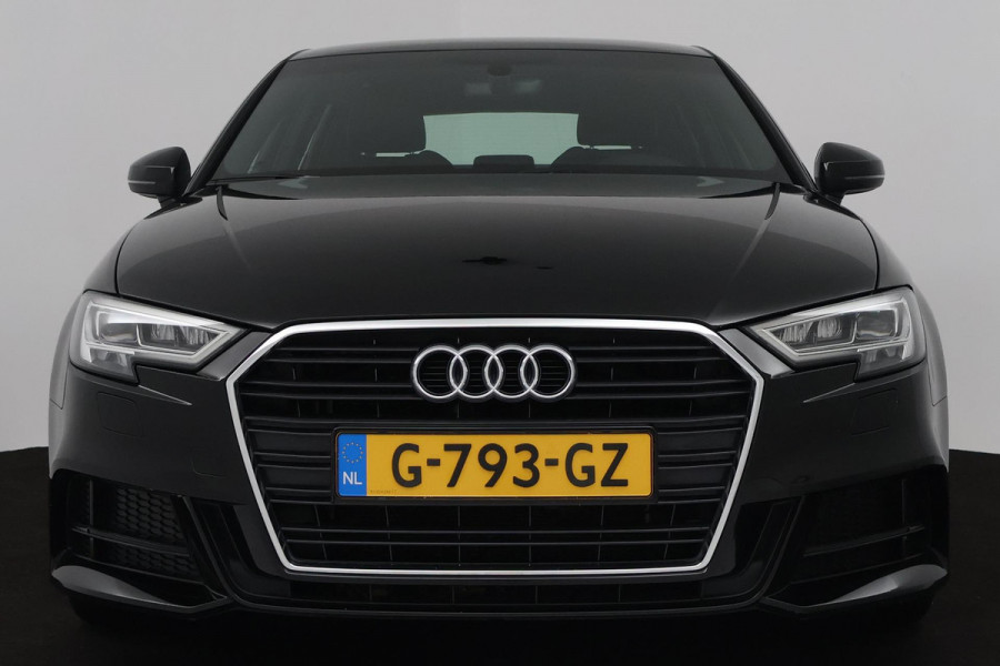 Audi A3 Sportback 35 TFSI CoD Advance Sport (STOELVERWARMING, DIGITALE COCKPIT, AUTOMAAT, NAVIGATIE, PARKEERSENSOREN)