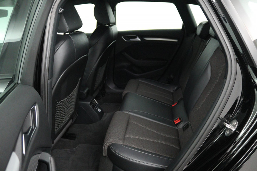 Audi A3 Sportback 35 TFSI CoD Advance Sport (STOELVERWARMING, DIGITALE COCKPIT, AUTOMAAT, NAVIGATIE, PARKEERSENSOREN)