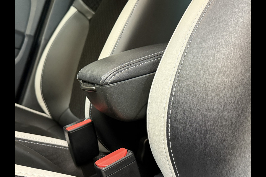 Renault Clio 0.9 TCe 90pk | Bose | R-Link Navi | 17 inch | Stoelverwarming | LED | Camera | 100% Dealer onderhouden!