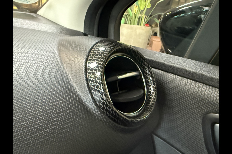 Renault Clio 0.9 TCe 90pk | Bose | R-Link Navi | 17 inch | Stoelverwarming | LED | Camera | 100% Dealer onderhouden!