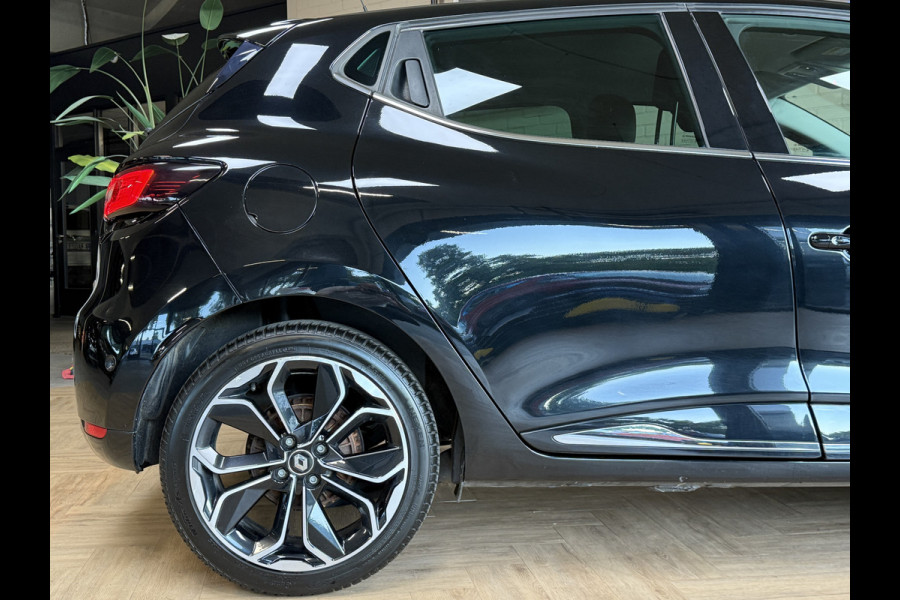 Renault Clio 0.9 TCe 90pk | Bose | R-Link Navi | 17 inch | Stoelverwarming | LED | Camera | 100% Dealer onderhouden!