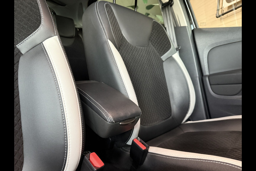 Renault Clio 0.9 TCe 90pk | Bose | R-Link Navi | 17 inch | Stoelverwarming | LED | Camera | 100% Dealer onderhouden!