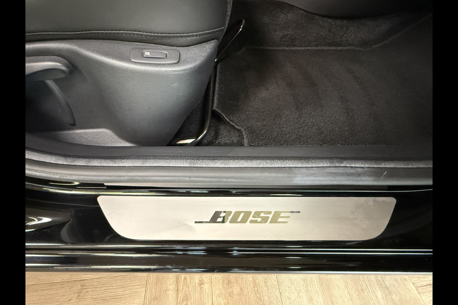 Renault Clio 0.9 TCe 90pk | Bose | R-Link Navi | 17 inch | Stoelverwarming | LED | Camera | 100% Dealer onderhouden!