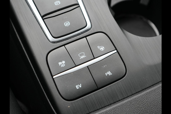 Ford Kuga 2.5 Titanium X Plug In Hybrid 225pk Dealer O.H. PHEV | Trekhaak Af Fabriek | Adaptive Cruise | Head Up | 360 Camera | Verwarmde Lederen Sportstoelen & Stuur | Blis | Navigatie | Keyless | Virtual | DAB |