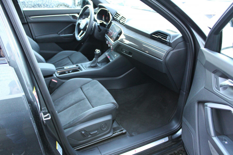 Audi RS Q3 RS Q3 2.5 TFSI Audi RS Q3 RS Q3 2.5 TFSI