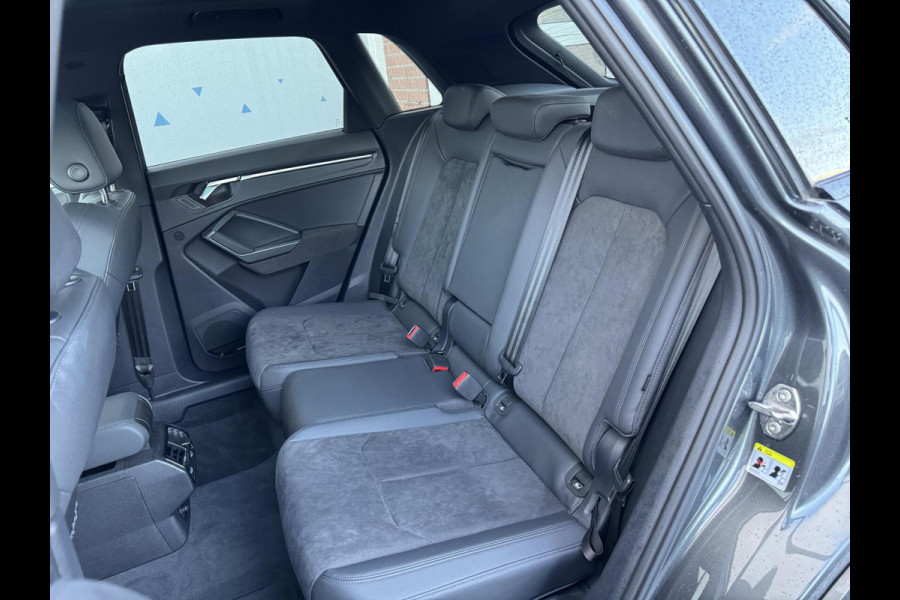 Audi RS Q3 RS Q3 2.5 TFSI Audi RS Q3 RS Q3 2.5 TFSI