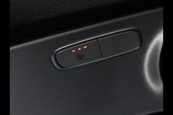Mercedes-Benz C-Klasse 200 AMG Sport Night pakket [CAMERA, VOL LEDER, LEDVERLICHTING, STOELVERWARMING, PDC V+A, BLUETOOTH, CRUISE, CLIMATE, NIEUWSTAAT]