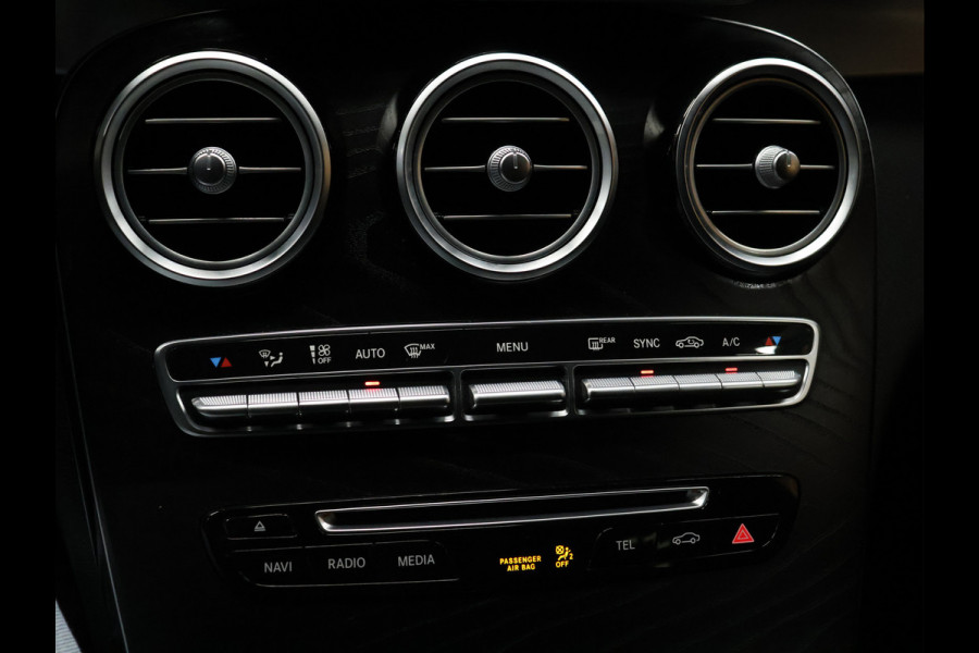Mercedes-Benz C-Klasse 200 AMG Sport Night pakket [CAMERA, VOL LEDER, LEDVERLICHTING, STOELVERWARMING, PDC V+A, BLUETOOTH, CRUISE, CLIMATE, NIEUWSTAAT]