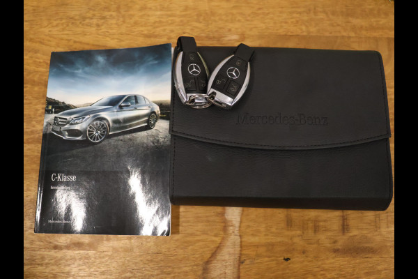 Mercedes-Benz C-Klasse 200 AMG Sport Night pakket [CAMERA, VOL LEDER, LEDVERLICHTING, STOELVERWARMING, PDC V+A, BLUETOOTH, CRUISE, CLIMATE, NIEUWSTAAT]