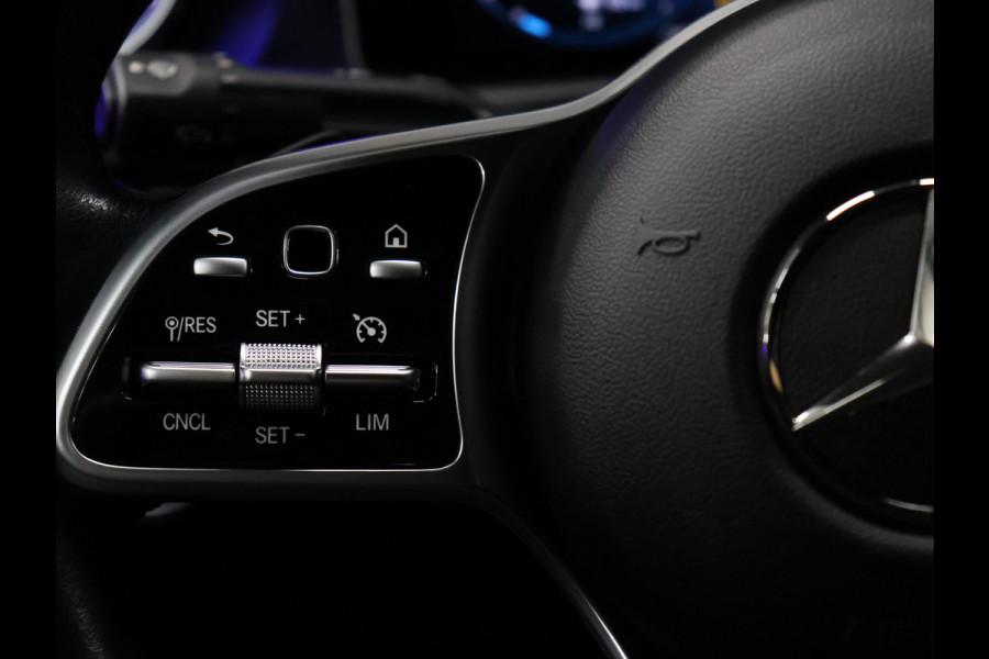 Mercedes-Benz CLA-Klasse 200 Business Solution Progressive [SCHUIFKANTELDAK, CAMERA, PDC 360+, APPLE CARPLAY, ANDROID AUTO, STOELVERWARMING, CRUISE CONTROL, FLIPPERS, AUTO AIRCO, NAVIGATIE, NIEUWSTAAT]