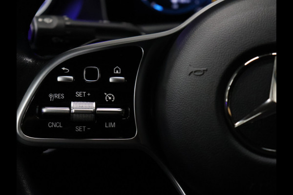 Mercedes-Benz CLA-Klasse 200 Business Solution Progressive [SCHUIFKANTELDAK, CAMERA, PDC 360+, APPLE CARPLAY, ANDROID AUTO, STOELVERWARMING, CRUISE CONTROL, FLIPPERS, AUTO AIRCO, NAVIGATIE, NIEUWSTAAT]