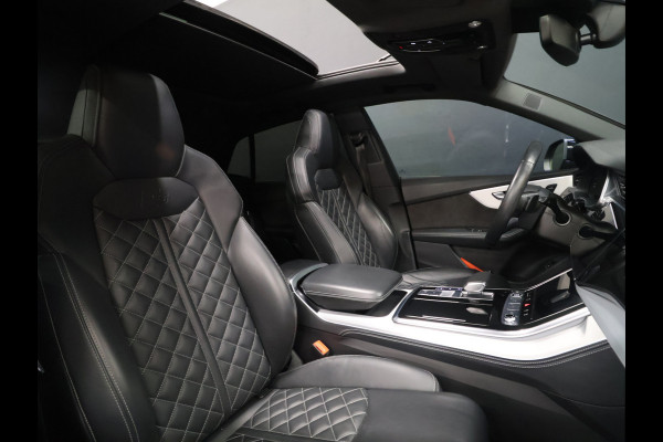 Audi Q8 55 TFSI e quattro S Line Sport [RS STOELEN, SCHUIFKANTELDAK, APPLE CARPLAY, BANG & OLUFSEN, MEMORY SEATS, ADAPTIVE CRUISE, 360 CAMERA, STUURVERWARMING, STOELVERWARMING, NIEUWSTAAT]